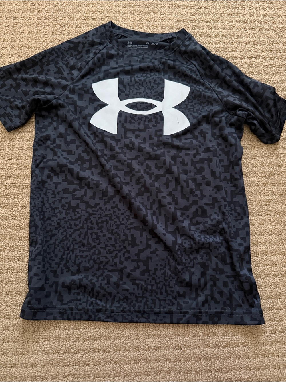 Under Armour Men’s Black Digital Camo Short Sleeve Logo Tee